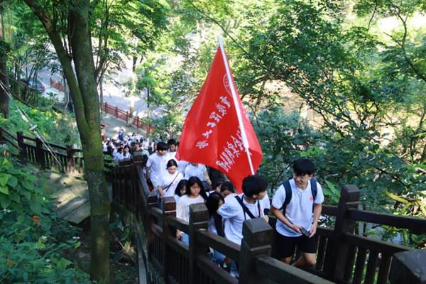 五一三倍工资你会选择加班吗？游戏画面